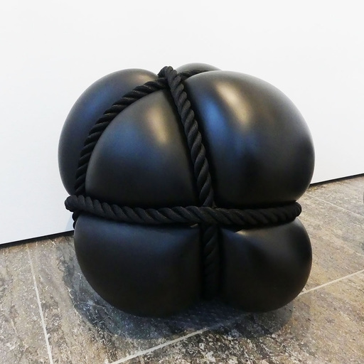 Stephan MARIENFELD - Sculpture-Volume - Bondage Porzellan schwarz 42cm