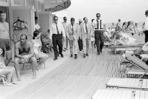 Terry O'NEILL - Fotografia - Frank Sinatra on the Boardwalk (view 2)