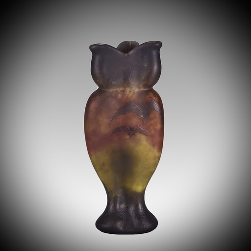 DAUM FRÈRES -  “Bat Vase” Art Nouveau cameo glass vase by Daum Frères 