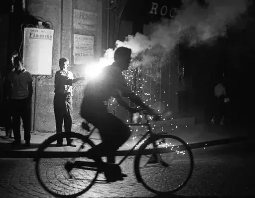 Sabine WEISS - Photography - Course cycliste a Naples