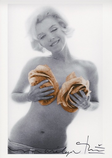 Bert STERN - Photography - Marilyn gold wink roses 