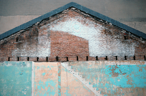 Michael K. YAMAOKA - Fotografia - Facade of a Torn-Down Building