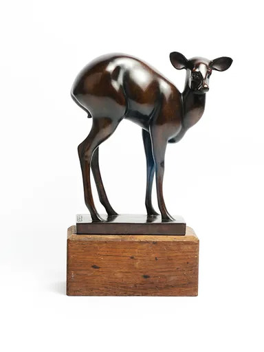 Armand PETERSEN - 雕塑 - Antilope Dos Rond appelée ou Biche craintive