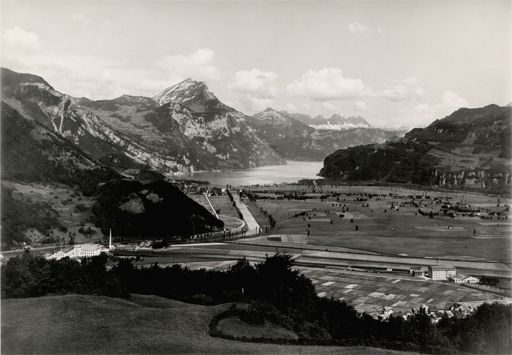 Hans Jakob SCHÖNWETTER - Fotografie - (Valley with lake)