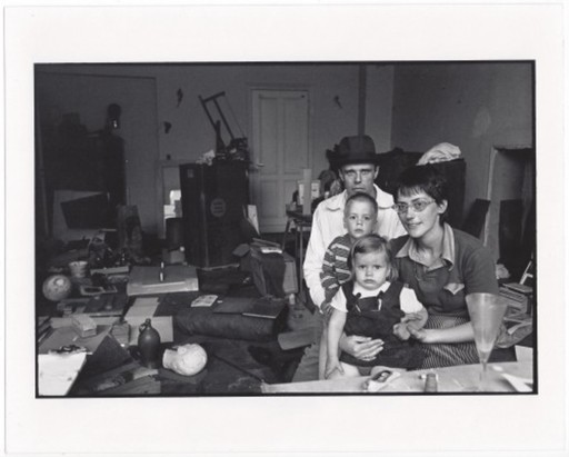 Leonard FREED - 版画 - Joseph Beuys and his Family in his Home in Oberkassel