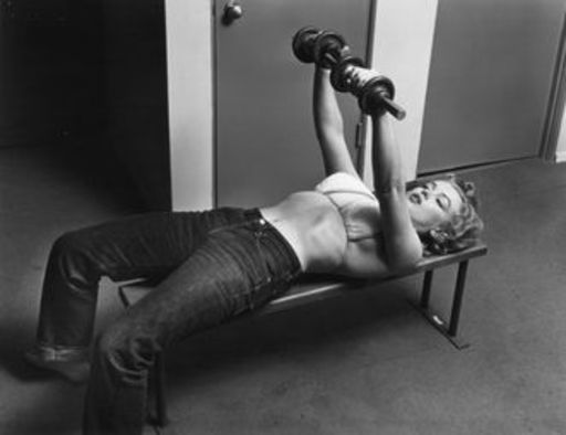Philippe HALSMAN - Photo - Marilyn with barbells