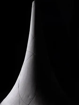 Surface of revolution with constant negative curvature | 杉本博司