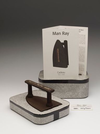 MAN RAY - Scultura Volume - Cadeau 1921 - 1974