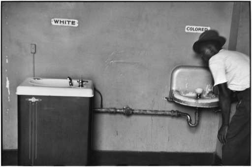 Elliott ERWITT - Fotografie - Wilmington, North carolina, segregation fountain