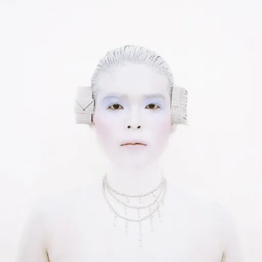 Kimiko YOSHIDA - Photo - La mariée Kikuyu (Piajet)