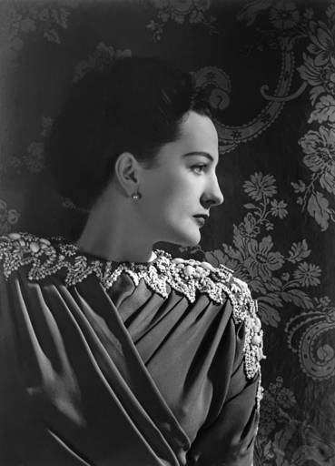 Cecil BEATON - Photography - Portrait of A Lady (Coral Browne)