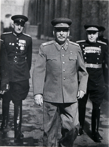 Vladimir MUSINOV - Fotografia - Stalin and generals, May 1945.