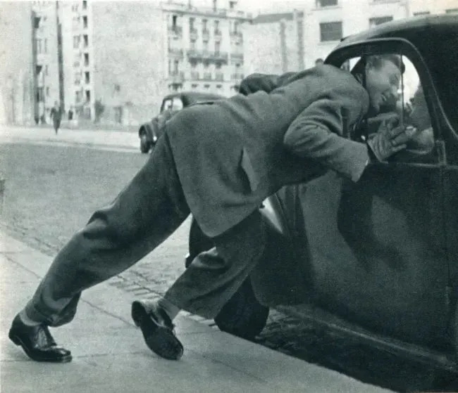 L Amour Dans La Voiture By Robert Doisneau Buy Art Online Artprice L Amour Dans La Voiture By Robert Doisneau Buy Art Online Artprice