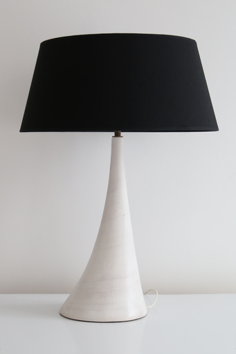 Georges JOUVE - Sculpturale lampe en céramique blanche