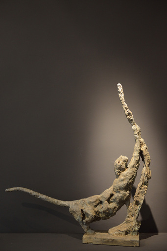 Patrick VILLAS - Sculpture-Volume - Panthère s'étirant contre l'arbre