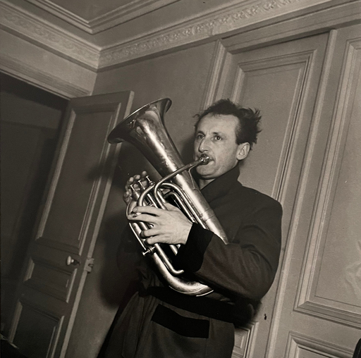Walter CARONE - Photo - Bourvil jouant au piston, 1948
