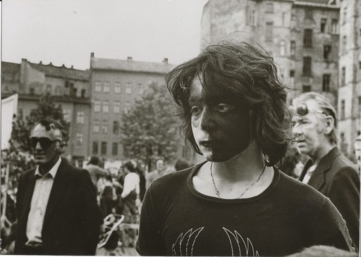 Gabriele & Helmut NOTHHELFER - Fotografie - Türkischer Junge an Strassenfest in Berlin, 1980