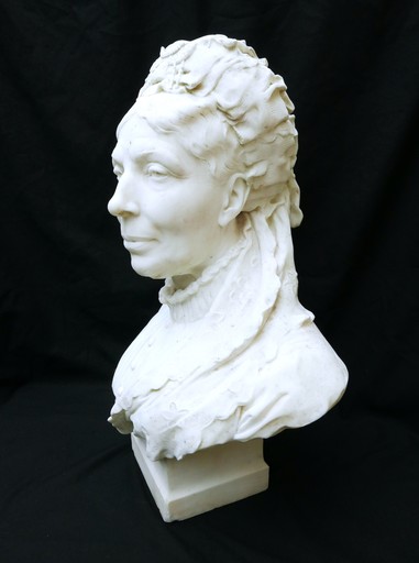 Raoul VERLET - 雕塑 - Portrait en buste de Mme Adrien-Dubouché