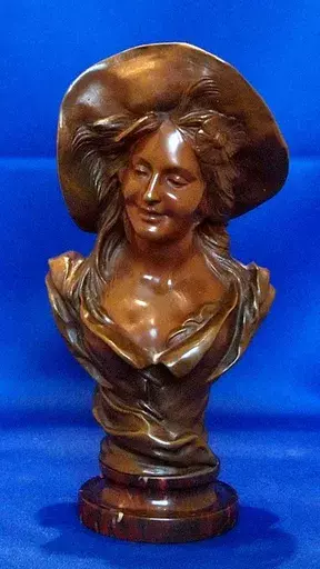 Victor Léopold BRUYNEEL - Escultura - Bust of a lady with a wide-brimmed hat