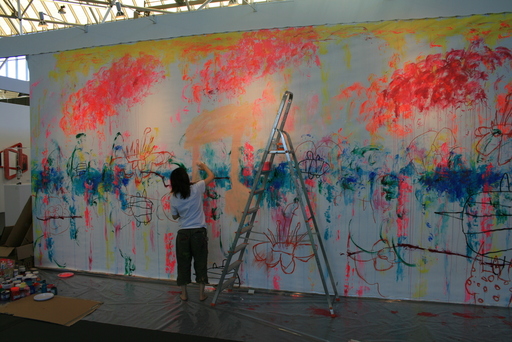 Ayako ROKKAKU - Photo - Ayako painting live at Art Amsterdam