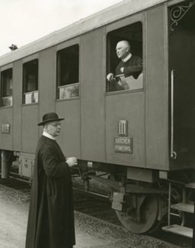 Hans BAUMGARTNER - Fotografia - Im Bahnhof Kreuzlingen-Hafen (vor der Zugsabfahrt)