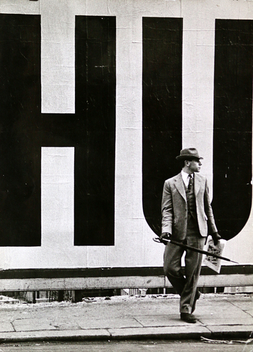 Harold CHAPMAN - Photo - Billboard Series 1960 to 1970’s, Oxford Street, London