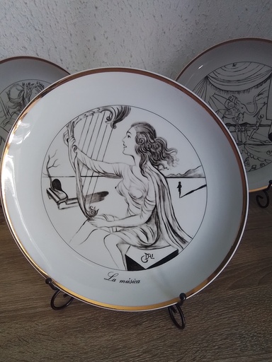 Salvador DALI - Cerámica - Les 7 arts série de 7 assiettes porcelaine de Limoges 