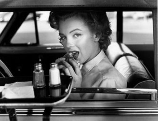 Philippe HALSMAN - Photo - Marilyn at the drive-in