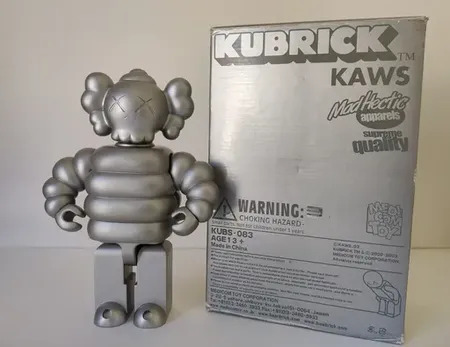 KAWS Chum Kubrick 400% Bearbrick MEDICOM MEDICOMTOY KUBRICK 400