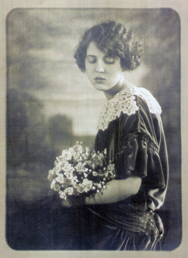 Béla KADAR - Fotografie - Portrait of Mary Elizabeth Gise (Mrs. Imre Deak)