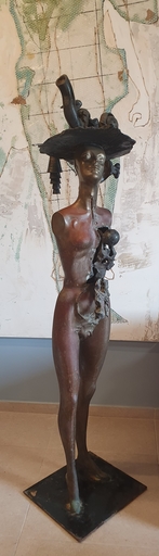 Igael TUMARKIN - Skulptur Volumen - Woman with Hat