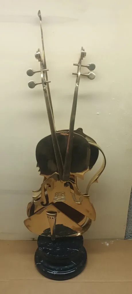 Violon coupé by | ARMAN | buy art online | artprice