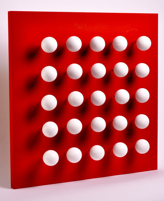Antonio ASIS - Escultura - boules tactiles sur font rouge