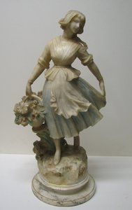 P. DEL LUNGO - Skulptur Volumen - "Young girl carrying a basket of flowers",