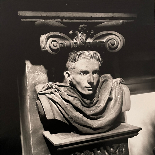 Walter CARONE - Photography - Statue, film "La Belle et la Bête", Jean Cocteau, 1946 