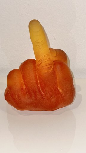 AI Weiwei - Scultura Volume - Finger of Perspective