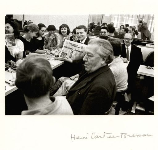 Henri CARTIER-BRESSON - Fotografia - André Breton at the café "The Promenade of Venus", Paris.