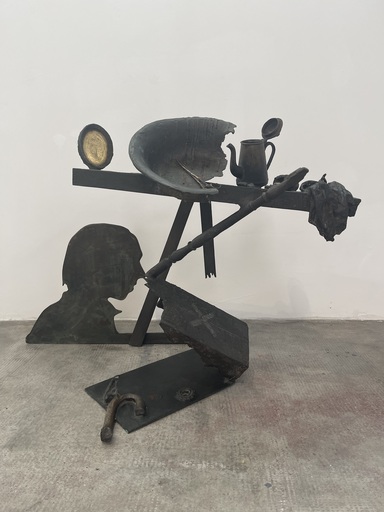 Gianfranco FERRONI - Skulptur Volumen - Tavolo con oggetti e ombra