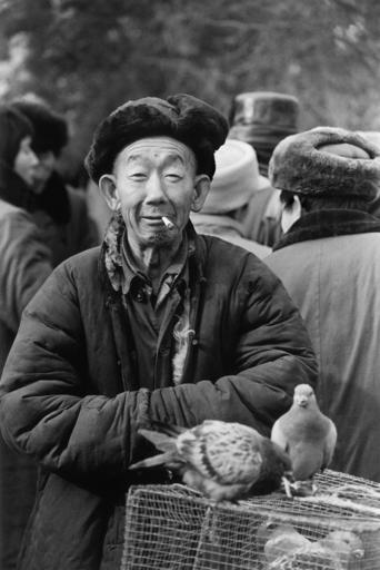 ZHU Xianmin - Fotografie - Longtan Lake Bird Market, Beijing 1978