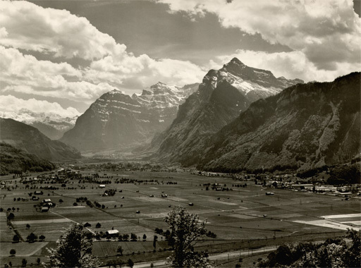 Hans Jakob SCHÖNWETTER - Photo - (valley with mountains in switzerland)
