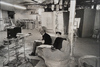 Nat FINKELSTEIN - 照片 - Andy Warhol´s Factory - Warhol Sitting in the Facto