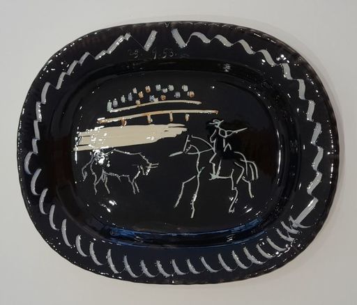 Pablo PICASSO - Ceramic - Corrida sur fond noir 