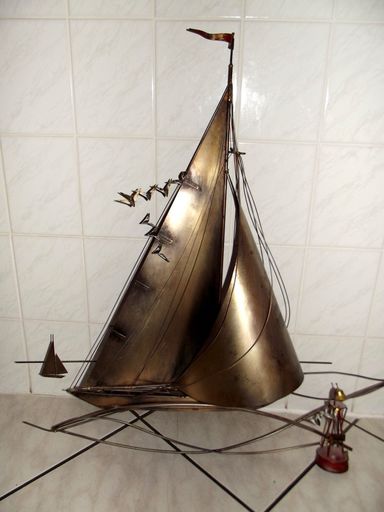 CURTIS JERE - Skulptur Volumen - yacht on the sea 