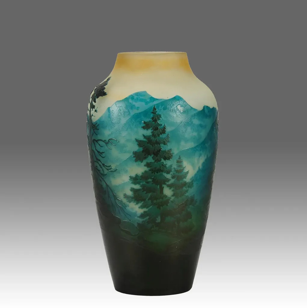 Emile Gallé: Keramik, Glas und Möbel des EMILE GALLE