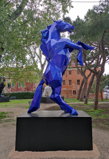 Richard ORLINSKI - Sculpture-Volume - Horse - Résine bleu mick - 320 cm